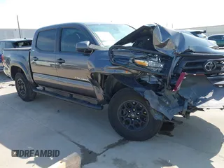 2020 Toyota Tacoma SR5 z VIN 5TFAZ5CN4LX091896, wystawiony jako IAAI lot #42473757 z przebiegiem Nie podano mil oraz . Historia ofert i sprzedaży dostępna na DreamBid. Obrazek 1.