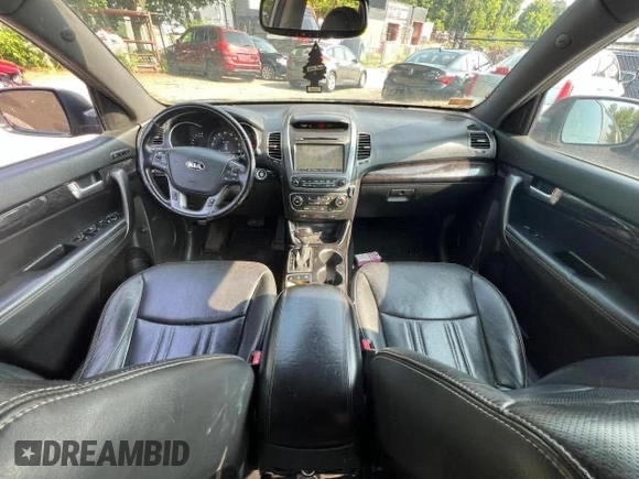 2014 Kia Sorento SX with VIN 5XYKWDA78EG445095, listed as a Copart auction lot 88579225 with 160,248 mi miles and Clean Title. Bid and sale history available at DreamBid. Image 9.