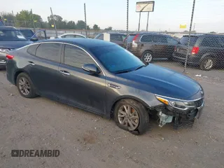 2020 Kia Optima LX with VIN 5XXGT4L30LG423750, listed as a IAAI auction lot 40321560 with 81,957 mi miles. Bid and sale history available at carsss.com. Image 1.