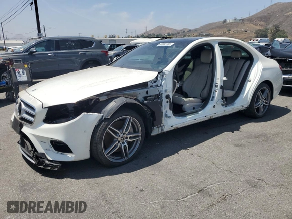 2019 Mercedes-Benz E 300 z VIN WDDZF4JB9KA576766, wystawiony jako Copart lot #60802705 z przebiegiem 61 374 mil mil oraz Czysty tytuł • Clean title. Historia ofert i sprzedaży dostępna na DreamBid. Obrazek 1.