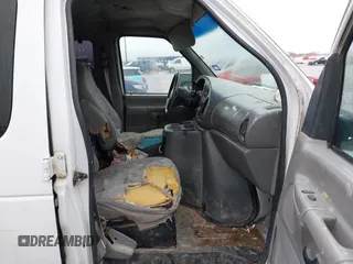 1998 Ford Econoline Wagon XL z VIN 1FBSS31L4WHB74004, wystawiony jako IAAI lot #41912360 z przebiegiem 458 615 mil mil oraz . Historia ofert i sprzedaży dostępna na DreamBid. Obrazek 5.