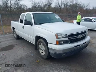 2006 Chevrolet Silverado 1500 LT1 with VIN 1GCEC19V26Z279246, listed as a IAAI auction lot 41365049 with 284,259 mi miles. Bid and sale history available at carsss.com. Image 1.