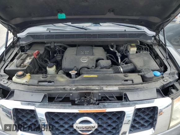 2015 Nissan Armada SV z VIN 5N1BA0ND1FN613558, wystawiony jako Copart lot #56204725 z przebiegiem 121 129 mil mil oraz Czysty tytuł • Clean title. Historia ofert i sprzedaży dostępna na DreamBid. Obrazek 12.