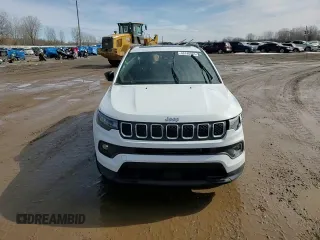 2023 Jeep Compass Latitude Lux z VIN 3C4NJDFN0PT559414, wystawiony jako Copart lot #48140005 z przebiegiem 21 559 mil mil oraz Szkoda całkowita • Salvage title. Historia ofert i sprzedaży dostępna na DreamBid. Obrazek 14.