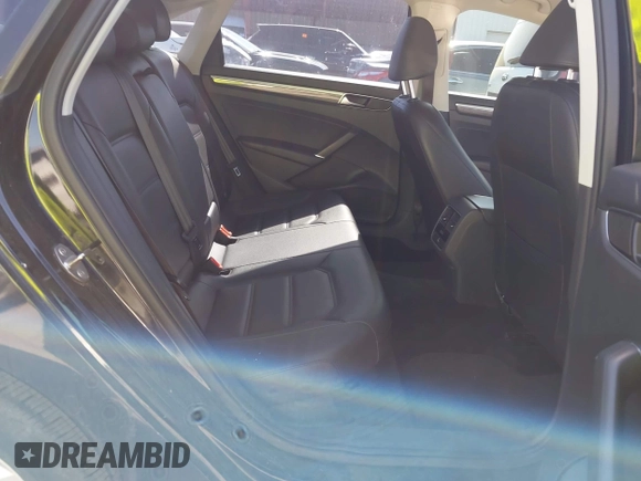 2018 Volkswagen Passat SE z VIN 1VWBA7A38JC013471, wystawiony jako IAAI lot #41997868 z przebiegiem 104 060 mil mil oraz . Historia ofert i sprzedaży dostępna na DreamBid. Obrazek 8.