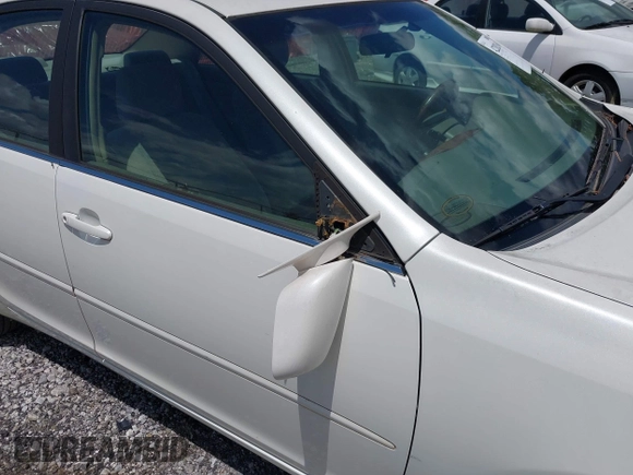 2004 Toyota Camry LE with VIN JTDBE32KX40279599, listed as a IAAI auction lot 42202160 with 288,879 mi miles and . Bid and sale history available at carsss.com. Image 6.