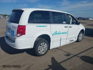 2019 Dodge Grand Caravan SE with VIN 2C7WDGBG7KR808178, listed as a IAAI auction lot 39601907 with 128,458 mi miles. Bid and sale history available at carsss.com. Image 4.