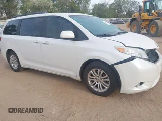 2015 Toyota Sienna XLE with VIN 5TDYK3DC8FS639221, listed as a IAAI auction lot 41891188 with 195,610 mi miles. Bid and sale history available at carsss.com. Image 1.