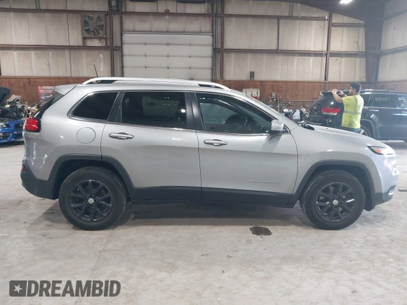 2016 Jeep Cherokee Latitude z VIN 1C4PJMCB9GW148882, wystawiony jako IAAI lot #42210237 z przebiegiem 124 441 mil mil oraz . Historia ofert i sprzedaży dostępna na DreamBid. Obrazek 13.