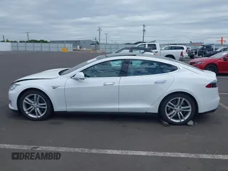 2016 Tesla Model S 90D with VIN 5YJSA1E21GF121962, listed as a IAAI auction lot 42130291 with 114,670 mi miles and . Bid and sale history available at DreamBid. Image 15.