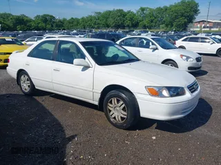2000 Toyota Camry LE z VIN 4T1BF22K0YU940767, wystawiony jako IAAI lot #42188994 z przebiegiem 225 118 mil mil oraz . Historia ofert i sprzedaży dostępna na DreamBid. Obrazek 1.