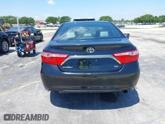 2015 Toyota Camry XLE with VIN 4T1BF1FK1FU072635, listed as a IAAI auction lot 42145826 with 101,633 mi miles. Bid and sale history available at carsss.com. Image 16.