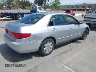 2005 Honda Accord LX z VIN JHMCM56465C004504, wystawiony jako IAAI lot #42018643 z przebiegiem 238 837 mil mil oraz . Historia ofert i sprzedaży dostępna na DreamBid. Obrazek 4.
