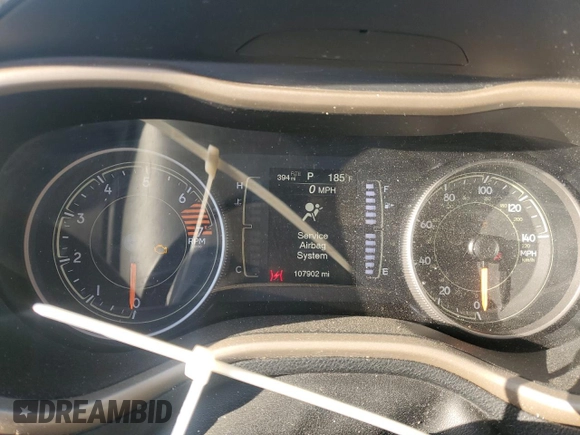 2021 Jeep Cherokee Latitude z VIN 1C4PJLCB7JD596891, wystawiony jako Copart lot #50833275 z przebiegiem 107 902 mil mil oraz Szkoda całkowita • Salvage title. Historia ofert i sprzedaży dostępna na DreamBid. Obrazek 9.
