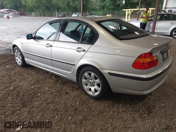 2005 BMW 3 Series 325i with VIN WBAEV33435KX12700, listed as a IAAI auction lot 42803872 with 111,410 mi miles and . Bid and sale history available at DreamBid. Image 3.
