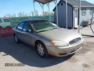 2006 Ford Taurus SE with VIN 1FAHP53266A118054, listed as a IAAI auction lot 41957528 with 131,955 mi miles. Bid and sale history available at carsss.com. Image 1.