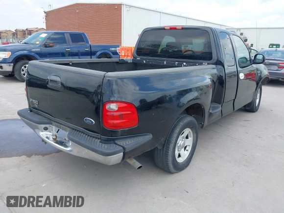 2002 Ford F-150 XL z VIN 1FTRX07W12KD47521, wystawiony jako IAAI lot #42044623 z przebiegiem 334 930 mil mil oraz . Historia ofert i sprzedaży dostępna na DreamBid. Obrazek 4.