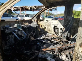 2018 GMC Canyon 4WD SLE z VIN 1GTG6CEN1J1133963, wystawiony jako Copart lot #49533355 z przebiegiem Nie podano mil oraz Szkody całkowita. Historia ofert i sprzedaży dostępna na DreamBid. Obrazek 7.