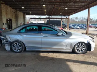 2016 Mercedes-Benz C 300 z VIN 55SWF4JB5GU176844, wystawiony jako IAAI lot #42049446 z przebiegiem 63 801 mil mil oraz . Historia ofert i sprzedaży dostępna na DreamBid. Obrazek 14.
