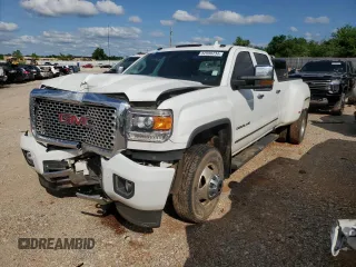 2016 GMC Sierra 3500HD Denali z VIN 1GT42YE85GF267036, wystawiony jako Copart lot #52590734 z przebiegiem 80 983 mil mil oraz Szkoda całkowita • Salvage title. Historia ofert i sprzedaży dostępna na DreamBid. Obrazek 1.