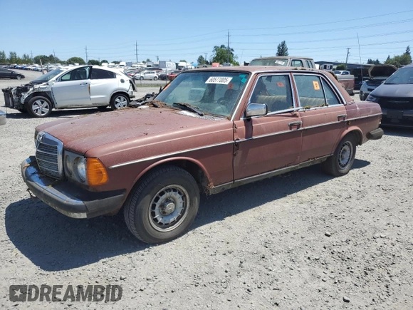 1982 Mercedes-Benz 300 D z VIN WDBAB33A0CB004853, wystawiony jako Copart lot #60577005 z przebiegiem 337 870 mil mil oraz Czysty tytuł • Clean title. Historia ofert i sprzedaży dostępna na DreamBid. Obrazek 1.