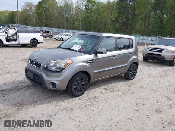2013 Kia Soul with VIN KNDJT2A52D7595996, listed as a IAAI auction lot 41974905 with 138,953 mi miles. Bid and sale history available at carsss.com. Image 2.