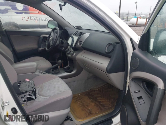 2006 Toyota RAV4 with VIN JTMBD33VX65015543, listed as a IAAI auction lot 41986857 with 124,709 mi miles. Bid and sale history available at carsss.com. Image 5.