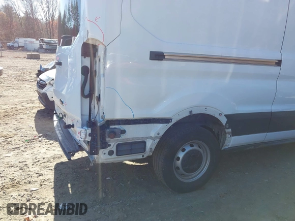 2017 Ford Transit z VIN 1FTYR2XM2HKA66787, wystawiony jako IAAI lot #40784197 z przebiegiem 161 147 mil mil oraz . Historia ofert i sprzedaży dostępna na DreamBid. Obrazek 6.