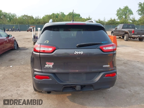 2017 Jeep Cherokee Latitude z VIN 1C4PJMCB8HW563256, wystawiony jako IAAI lot #42401873 z przebiegiem 258 934 mil mil oraz . Historia ofert i sprzedaży dostępna na DreamBid. Obrazek 17.