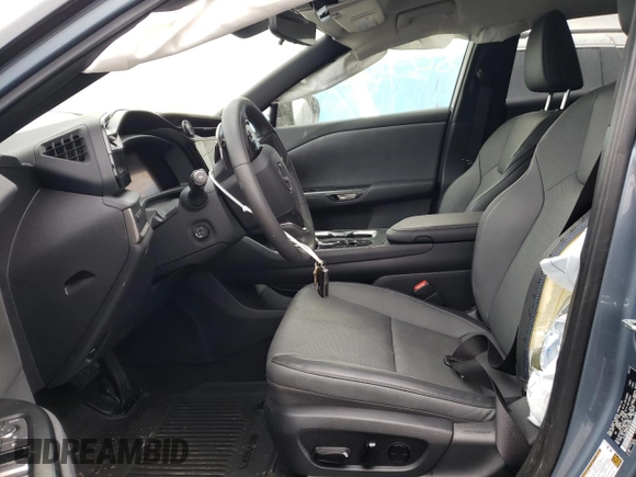 2023 Lexus RZ 450e Premium с VIN JTJAAAAB0PA004297, выставлен на аукционе Copart как лот 82275023 с пробегом 6 684 миль миль и . История ставок и продаж доступна на DreamBid. Изображение 7.