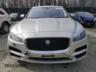 2017 Jaguar F-Pace 35t Prestige z VIN SADCK2BVXHA060972, wystawiony jako Copart lot #48649505 z przebiegiem 48 055 mil mil oraz Szkoda całkowita • Salvage title. Historia ofert i sprzedaży dostępna na DreamBid. Obrazek 5.