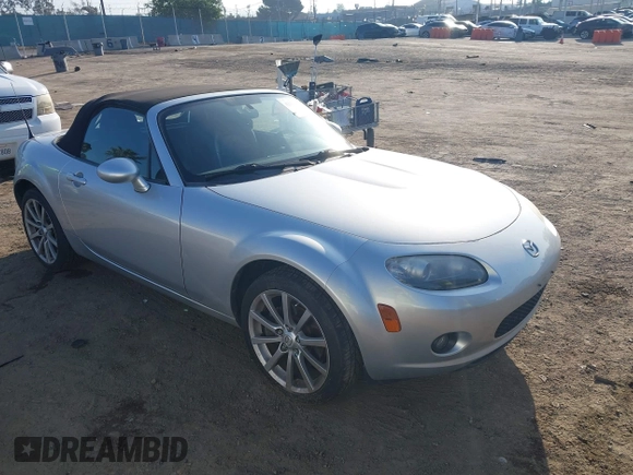 2007 Mazda MX-5 Miata Sport z VIN JM1NC25F170132331, wystawiony jako IAAI lot #42381724 z przebiegiem 74 954 mil mil oraz . Historia ofert i sprzedaży dostępna na DreamBid. Obrazek 1.