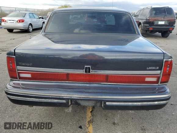 1994 Lincoln Town Car Signature z VIN 1LNLM82W6RY705395, wystawiony jako Copart lot #82490554 z przebiegiem 252 997 mil mil oraz Szkoda całkowita • Salvage title. Historia ofert i sprzedaży dostępna na DreamBid. Obrazek 6.