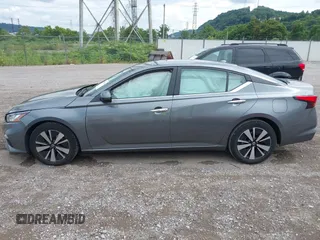 2021 Nissan Altima 2.5 SV with VIN 1N4BL4DV0MN329261, listed as a IAAI auction lot 39970665 with 70,287 mi miles. Bid and sale history available at carsss.com. Image 14.
