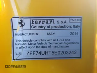 2014 Ferrari F12 z VIN ZFF74UHT5E0203242, wystawiony jako Copart lot #39032483 z przebiegiem 7926 mil mil oraz Szkody całkowita. Historia ofert i sprzedaży dostępna na DreamBid. Obrazek 14.