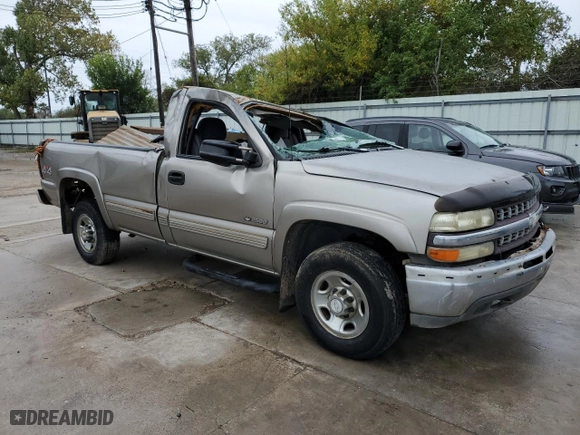 2000 Chevrolet Silverado 2500 with VIN 1GCGK24U4YE173455, listed as a Copart auction lot 79825213 with 140,404 mi miles and Salvage Title. Bid and sale history available at carsss.com. Image 4.