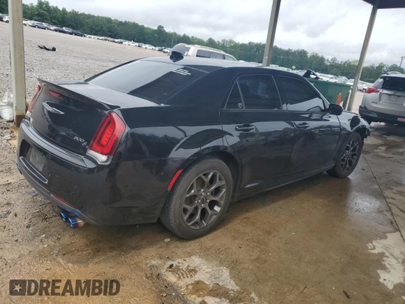 2018 Chrysler 300 S z VIN 2C3CCAGG3JH302381, wystawiony jako Copart lot #58166085 z przebiegiem 161 671 mil mil oraz Czysty tytuł • Clean title. Historia ofert i sprzedaży dostępna na DreamBid. Obrazek 3.