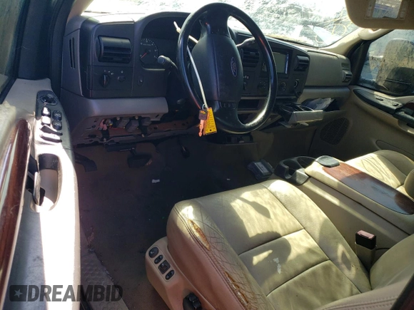 2006 Ford F-250 XL z VIN 1FTSW21566EC07047, wystawiony jako Copart lot #48934655 z przebiegiem 207 693 mil mil oraz Szkoda całkowita • Salvage title. Historia ofert i sprzedaży dostępna na DreamBid. Obrazek 8.