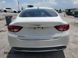 2015 Chrysler 200 Limited z VIN 1C3CCCAB4FN683973, wystawiony jako Copart lot #58203325 z przebiegiem 31 750 mil mil oraz Szkoda całkowita • Salvage title. Historia ofert i sprzedaży dostępna na DreamBid. Obrazek 6.