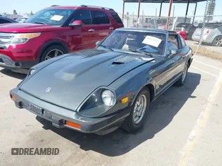 1983 Datsun 280ZX z VIN JN1HZ04S3DX579019, wystawiony jako IAAI lot #41825629 z przebiegiem 136 430 mil mil oraz . Historia ofert i sprzedaży dostępna na DreamBid. Obrazek 2.