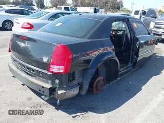 2009 Chrysler 300 C z VIN 2C3LA63T09H504760, wystawiony jako IAAI lot #42019741 z przebiegiem Nie podano mil oraz . Historia ofert i sprzedaży dostępna na DreamBid. Obrazek 4.