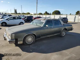1984 Oldsmobile 88 z VIN 1G3AN69Y0EM827157, wystawiony jako Copart lot #82609024 z przebiegiem 525 834 mil mil oraz Tytuł czysty. Historia ofert i sprzedaży dostępna na DreamBid. Obrazek 1.