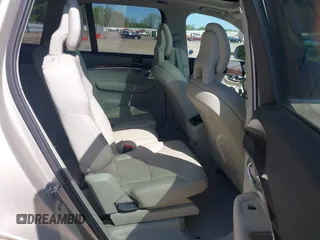 2016 Volvo XC90 T6 Momentum с VIN YV4A22PK2G1024836, выставлен на аукционе IAAI как лот 42038599 с пробегом 85 511 миль миль и . История ставок и продаж доступна на DreamBid. Изображение 8.