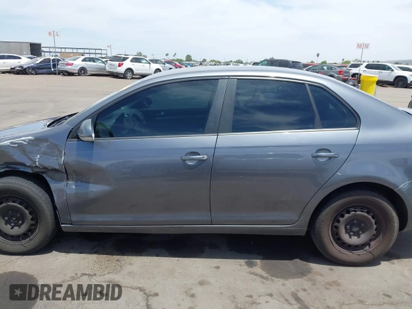 2006 Volkswagen Jetta Value Edition with VIN 3VWPF71K56M636972, listed as a IAAI auction lot 42347663 with 332,152 mi miles and . Bid and sale history available at DreamBid. Image 14.