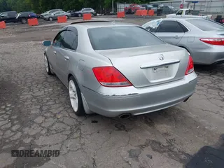2005 Acura RL z VIN JH4KB16595C017766, wystawiony jako IAAI lot #42209022 z przebiegiem 225 862 mil mil oraz . Historia ofert i sprzedaży dostępna na DreamBid. Obrazek 3.