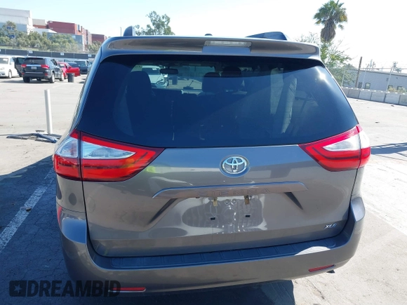 2017 Toyota Sienna XLE Auto Access Seat with VIN 5TDYZ3DC9HS849096, listed as a IAAI auction lot 41647066 with 92,197 mi miles. Bid and sale history available at carsss.com. Image 16.