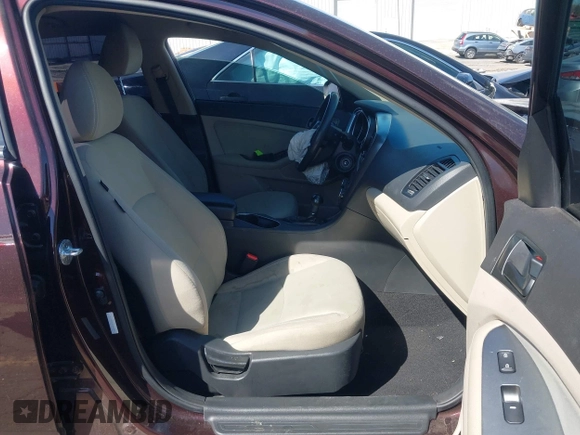 2015 Kia Optima LX z VIN 5XXGM4A71FG463939, wystawiony jako IAAI lot #41838294 z przebiegiem 70 274 mil mil oraz . Historia ofert i sprzedaży dostępna na DreamBid. Obrazek 5.