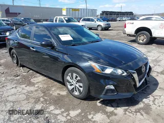 2020 Nissan Altima 2.5 S with VIN 1N4BL4BV1LC142009, listed as a IAAI auction lot 41989916 with Not Provided miles. Bid and sale history available at carsss.com. Image 1.