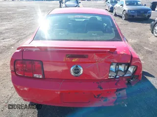 2008 Ford Mustang GT Deluxe with VIN 1ZVHT82HX85123943, listed as a IAAI auction lot 41565843 with 233,125 mi miles and . Bid and sale history available at DreamBid. Image 16.