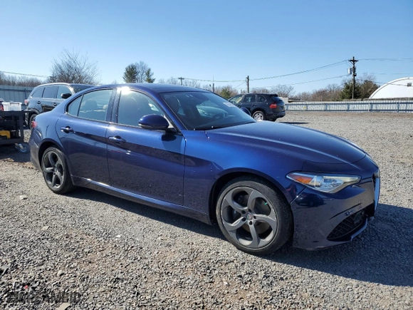 2018 Alfa Romeo Giulia Ti Sport with VIN ZARFAEEN7J7564087, listed as a Copart auction lot 48543855 with 32,642 mi miles and Salvage Title. Bid and sale history available at carsss.com. Image 4.
